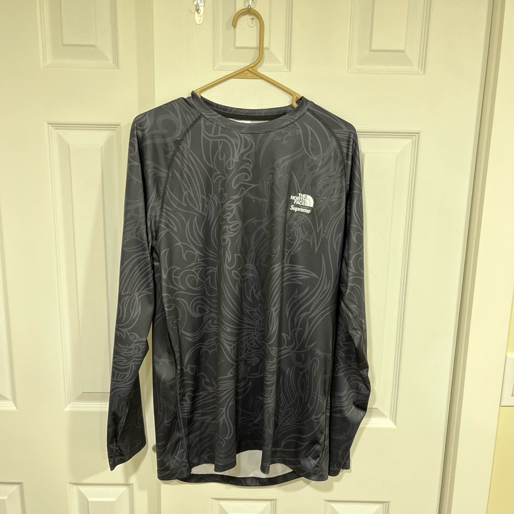 Supreme®/The North Face® Base Layer L/S Top Style: Black Dragon. Size: Large.